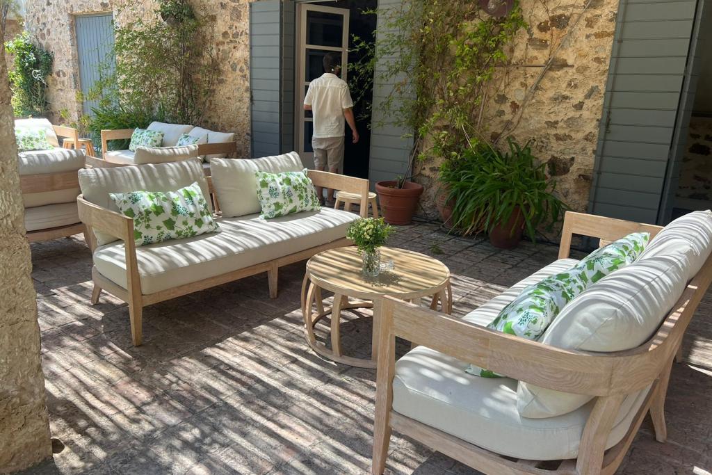 Antonia coffee table - Image 1