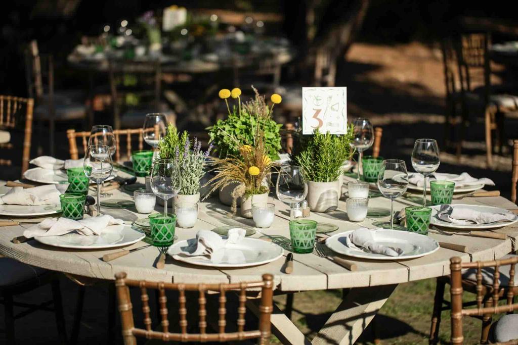 Kallia round table - Image 6