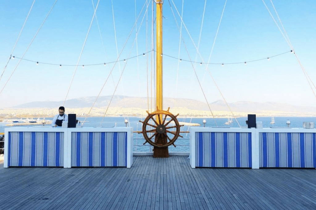 White wooden bar (with custom façade) - Image 7